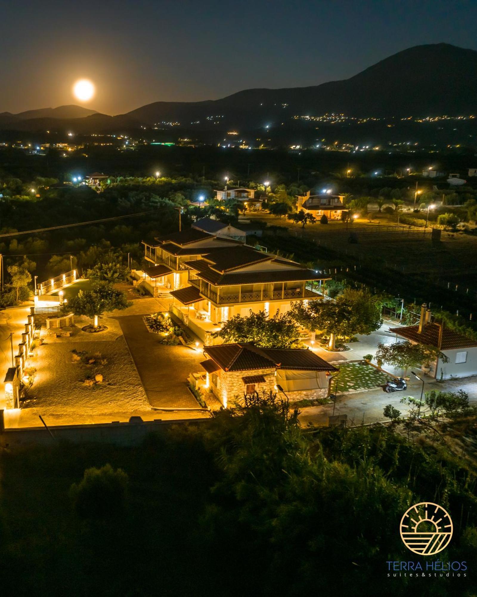 Terra Helios Suites & Studios Kyparissia Eksteriør billede