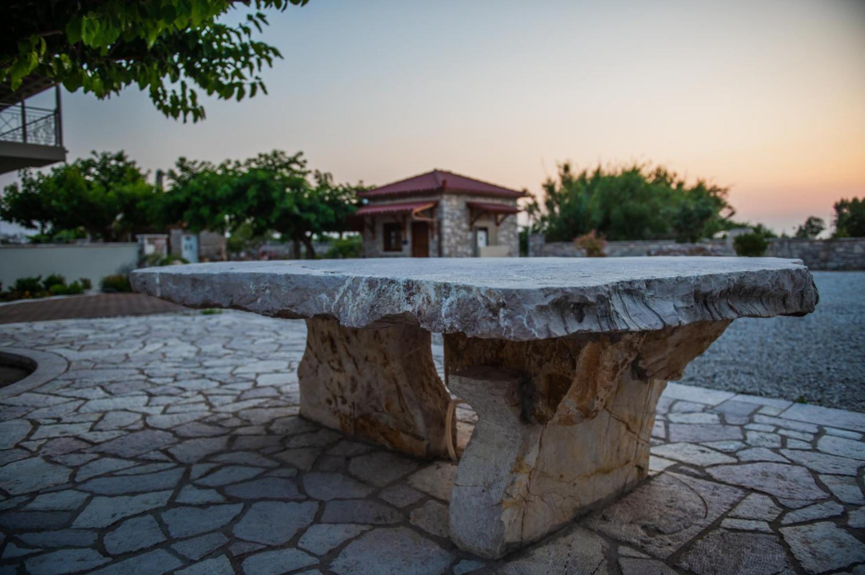 Terra Helios Suites & Studios Kyparissia Eksteriør billede